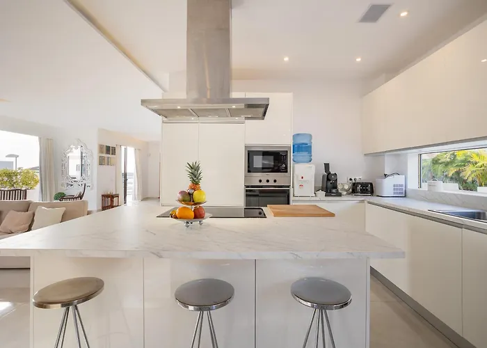 Вілла Luxliving Tenerife Hortalaya Heated Pool *